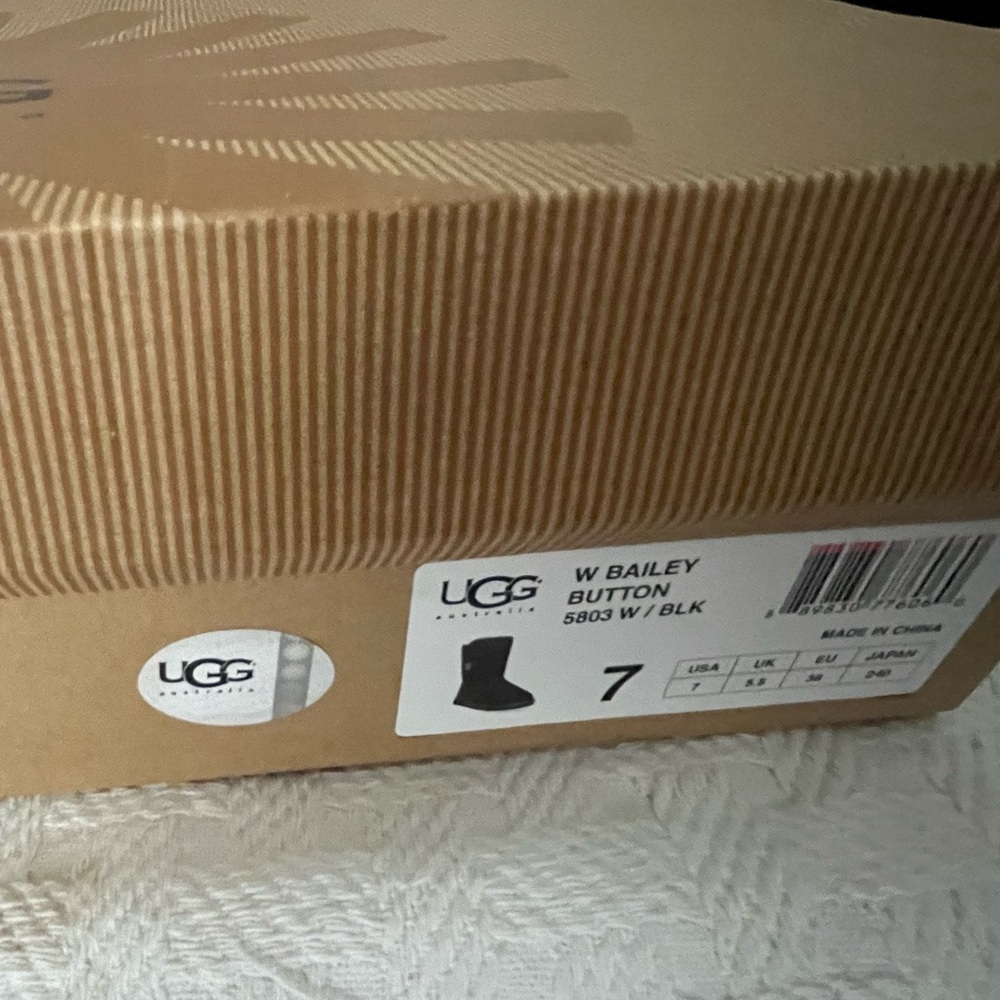 Authentic Ugg Black Bailey Button Short Sheepskin… - image 8